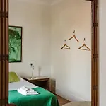 Large Family Flat In Campo De Ourique Lizbona