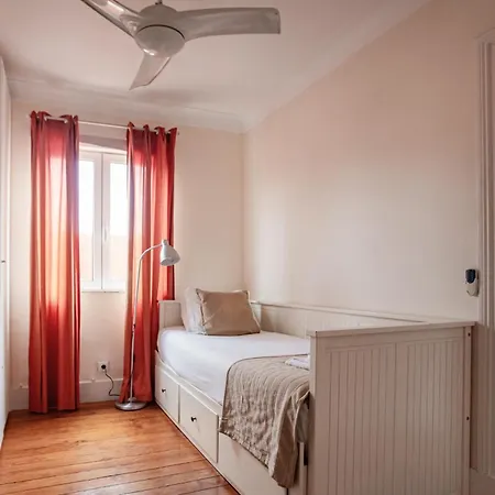 Värdshus Large Family Flat In Campo De Ourique Lisboa