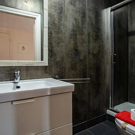 Large Family Flat In Campo De Ourique Värdshus Lisboa