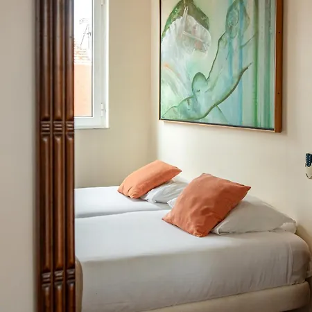 Värdshus Large Family Flat In Campo De Ourique Lisboa