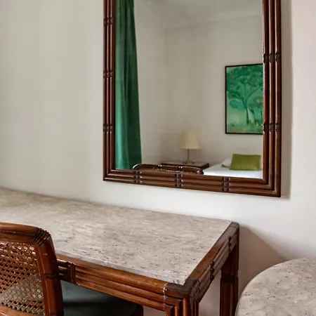 Large Family Flat In Campo De Ourique