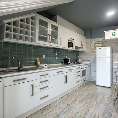 Large Family Flat In Campo De Ourique Värdshus