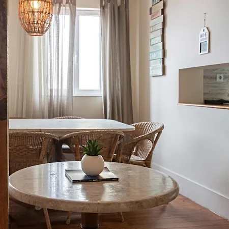 Large Family Flat In Campo De Ourique Värdshus Lisboa