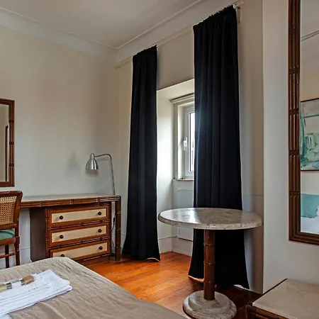 Värdshus Large Family Flat In Campo De Ourique Lisboa