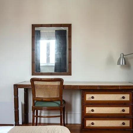 Large Family Flat In Campo De Ourique Lizbona