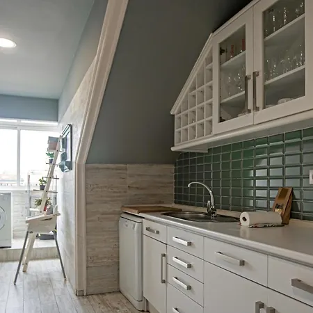 Large Family Flat In Campo De Ourique * Lisbona