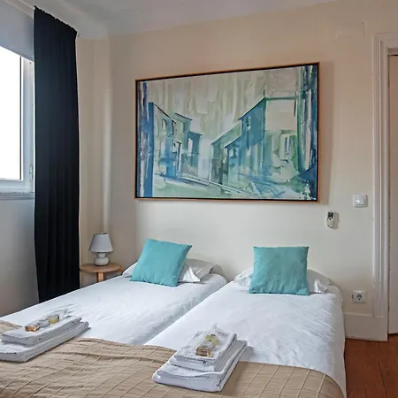 Large Family Flat In Campo De Ourique * Lizbona