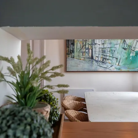Large Family Flat In Campo De Ourique Lizbona
