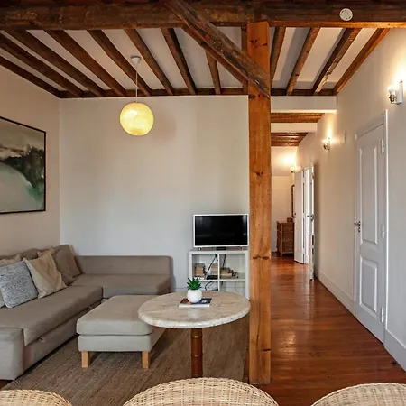 Large Family Flat In Campo De Ourique * Lizbona