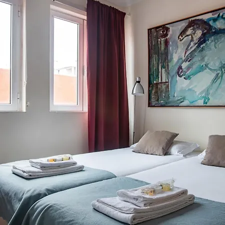 Large Family Flat In Campo De Ourique Locanda