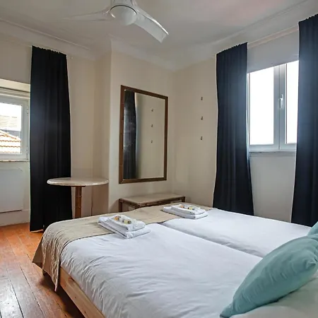 Large Family Flat In Campo De Ourique Zajazd Lizbona