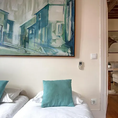 Large Family Flat In Campo De Ourique * Lizbona