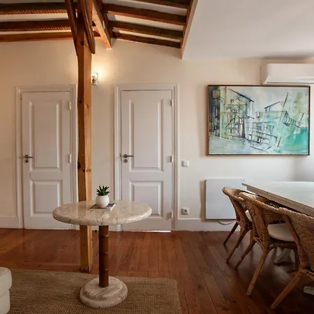 Large Family Flat In Campo De Ourique Lizbona