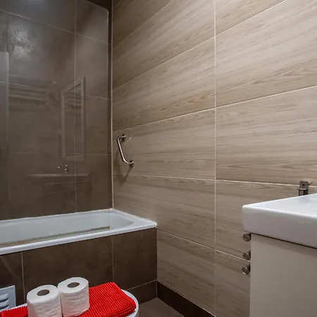 Large Family Flat In Campo De Ourique * Lizbona