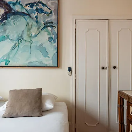 Large Family Flat In Campo De Ourique Lizbona