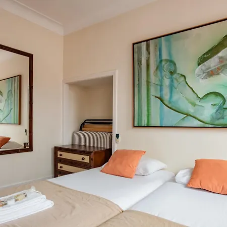 Large Family Flat In Campo De Ourique Penzion