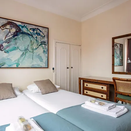 Large Family Flat In Campo De Ourique *