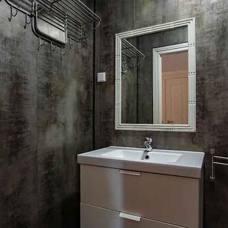 Large Family Flat In Campo De Ourique * Lissabon