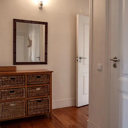 Large Family Flat In Campo De Ourique *