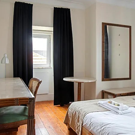 Large Family Flat In Campo De Ourique *