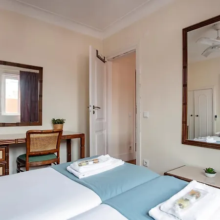 Large Family Flat In Campo De Ourique Мини-отель Лиссабон