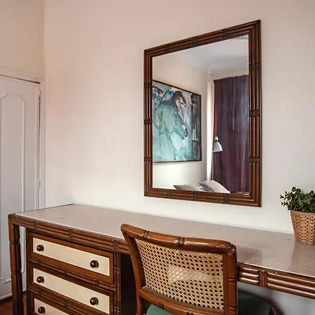 Large Family Flat In Campo De Ourique Мини-отель Лиссабон
